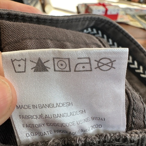 Rip Zone Jeans - Picture 7 of 7